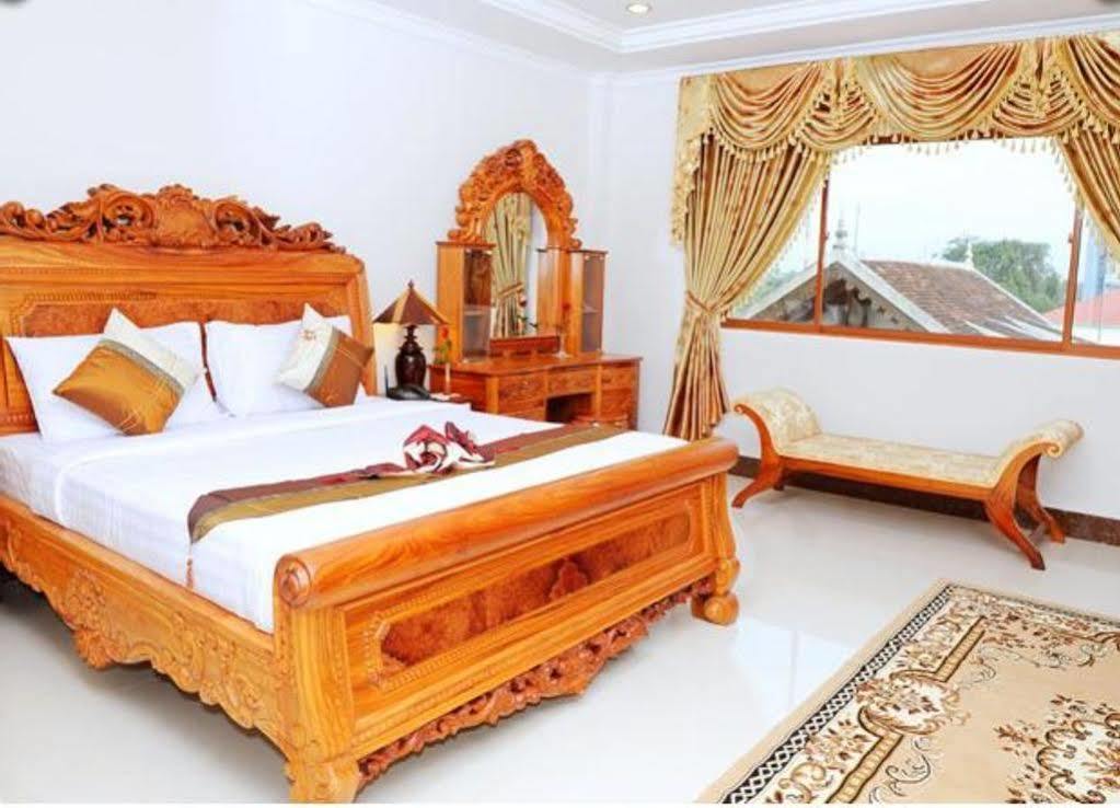 Vy Chhe Hotel Battambang Exteriör bild