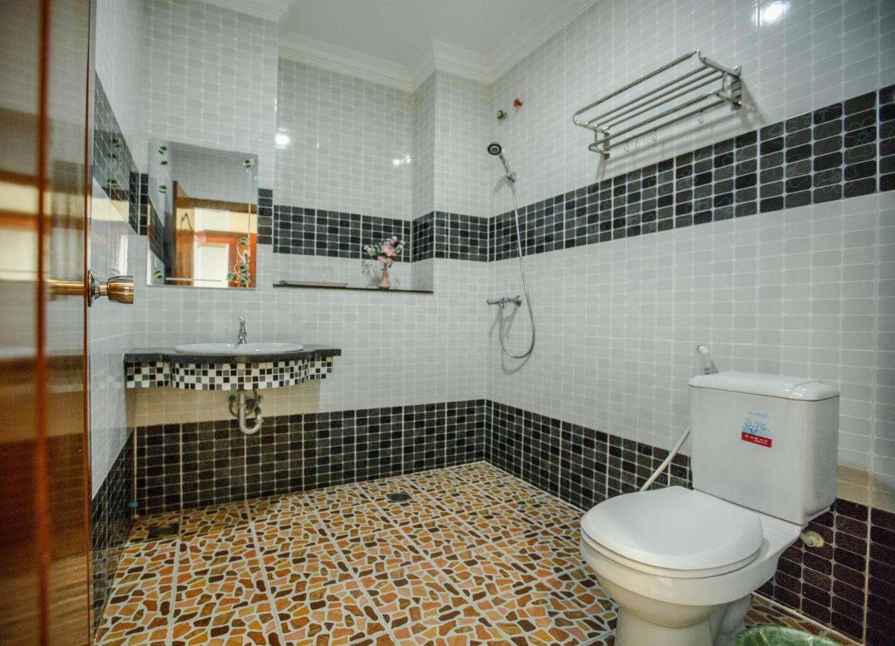 Vy Chhe Hotel Battambang Exteriör bild